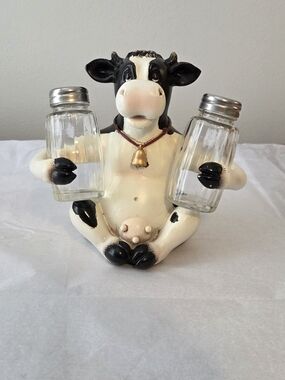 Resin Dairy Cow Salt and Pepper Shaker Set Holder